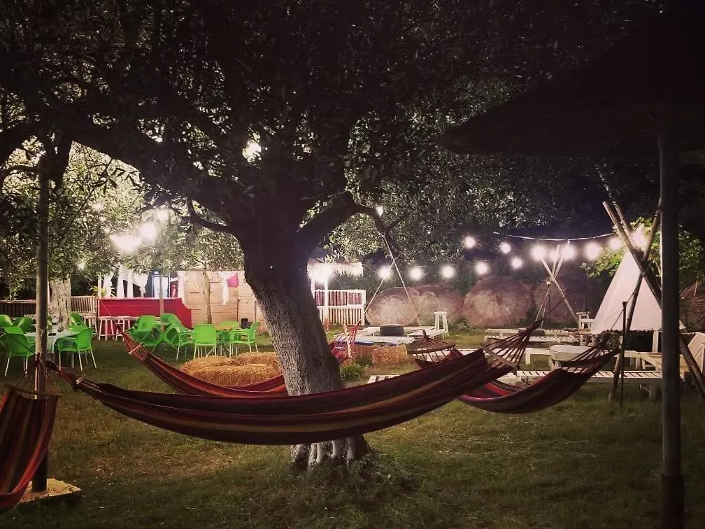 בורש Waveside Camping